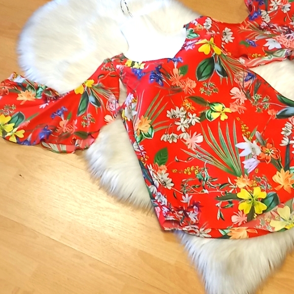 Karen Kane Floral Cold Shouldered Blouse - Picture 12 of 16